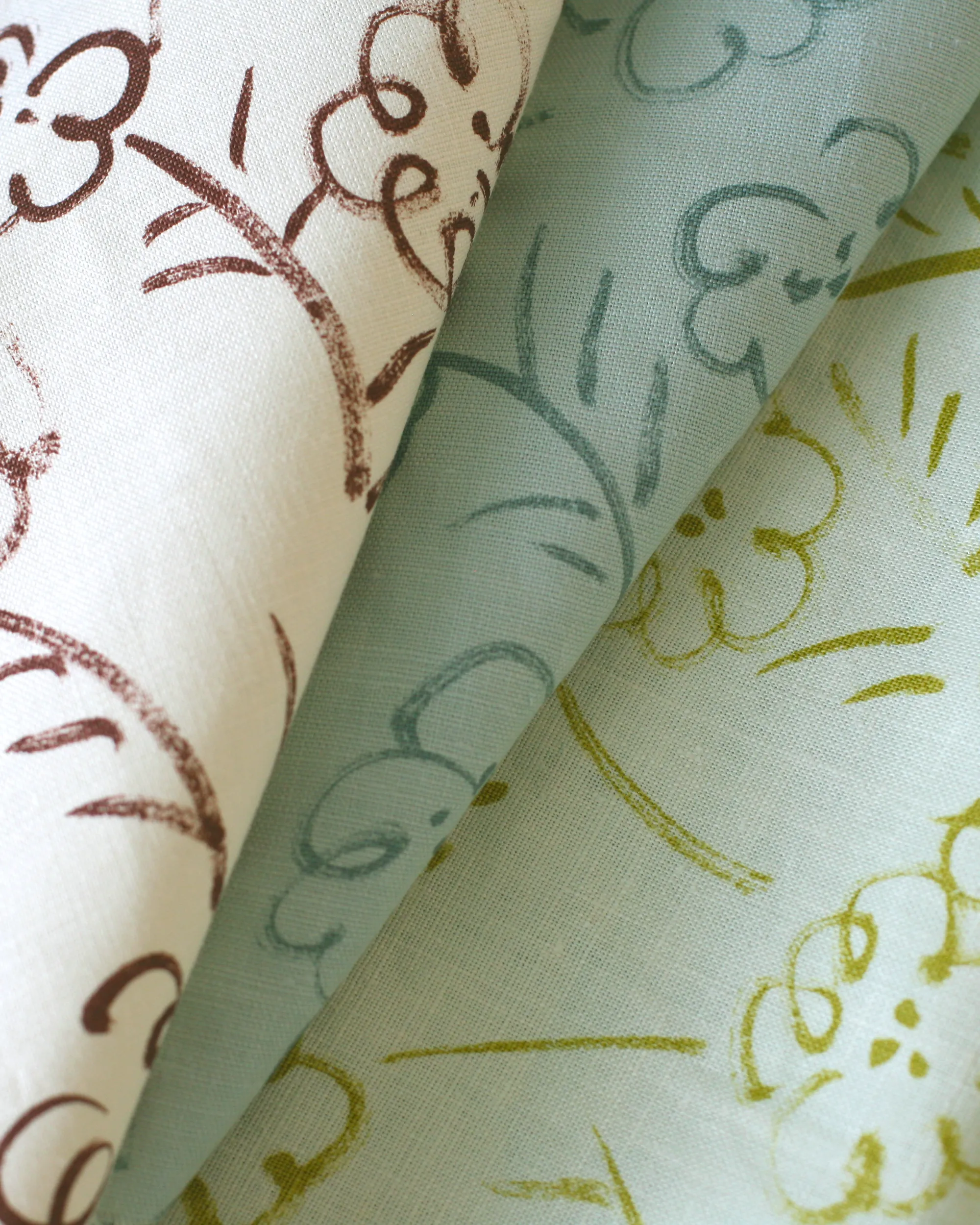 Roses Fabric in Grape